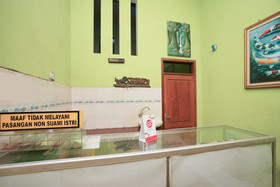 Penginapan Anggrek Syariah 1 by OYO Rooms