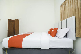 Penginapan Anggrek Syariah 2 by OYO Rooms