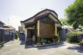 Penginapan Anggrek Syariah 2 by OYO Rooms