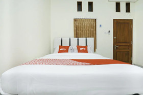 Penginapan Anggrek Syariah 2 by OYO Rooms