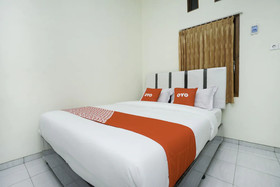 Penginapan Anggrek Syariah 2 by OYO Rooms
