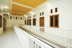 Penginapan Anggrek Syariah 2 by OYO Rooms