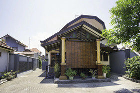 Penginapan Anggrek Syariah 2 by OYO Rooms