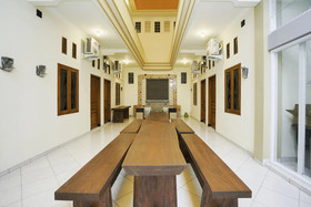 Penginapan Anggrek Syariah 2 by OYO Rooms