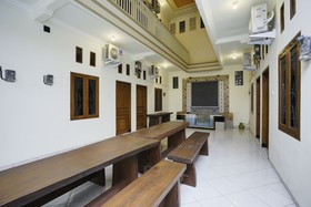 Penginapan Anggrek Syariah 2 by OYO Rooms