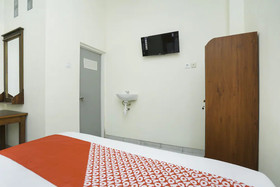 Penginapan Anggrek Syariah 2 by OYO Rooms