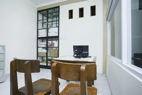Penginapan Anggrek Syariah 2 by OYO Rooms