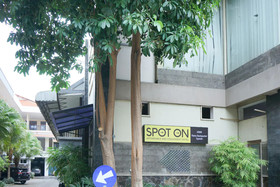 Ratna Backpacker Syariah by OYO Rooms