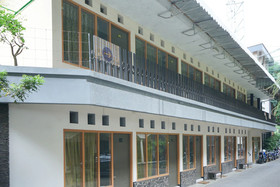 Ratna Backpacker Syariah by OYO Rooms