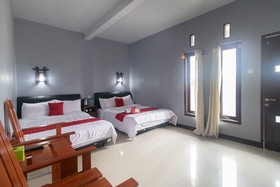 Saputra View Bromo Guest House by Reddoorz