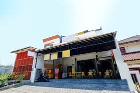 SPOT ON 1800 Ed Ed Residence