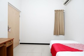 SPOT ON 1800 Ed Ed Residence