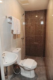 Nozz Hotel