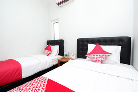 Palebon Residence by OYO Rooms