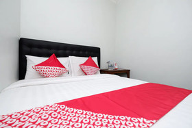 Palebon Residence by OYO Rooms