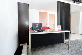 Palebon Residence by OYO Rooms