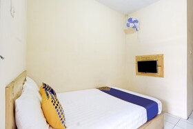 Spot On 90156 Hotel Ramayana