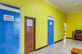 Spot On 92611 Lobak Hostel Capsule