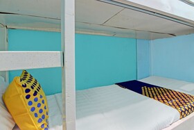 Spot On 92611 Lobak Hostel Capsule