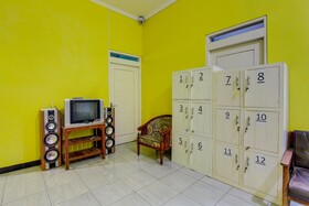 Spot On 92611 Lobak Hostel Capsule