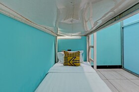 Spot On 92611 Lobak Hostel Capsule