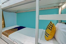 Spot On 92611 Lobak Hostel Capsule