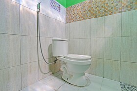 Spot On 92611 Lobak Hostel Capsule