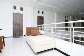 Sunshine Hostel by OYO Rooms