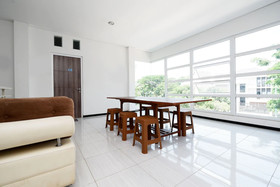 Sunshine Hostel by OYO Rooms