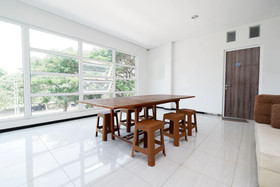 Sunshine Hostel by OYO Rooms