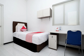 Sunshine Hostel by OYO Rooms