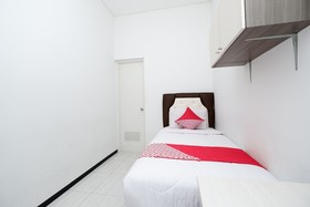 Sunshine Hostel by OYO Rooms