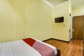 Super OYO 91036 Hotel Simpang Lima Gkpri