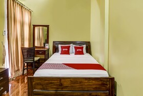 Super OYO 91036 Hotel Simpang Lima Gkpri