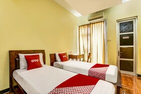 Super OYO 91036 Hotel Simpang Lima Gkpri