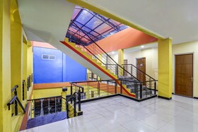 Super OYO 91036 Hotel Simpang Lima Gkpri