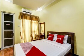 Super OYO 91036 Hotel Simpang Lima Gkpri