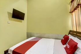 Super OYO 91036 Hotel Simpang Lima Gkpri