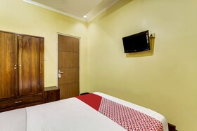 Super OYO 91036 Hotel Simpang Lima Gkpri