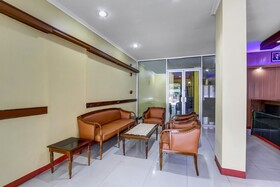 Super OYO 91036 Hotel Simpang Lima Gkpri