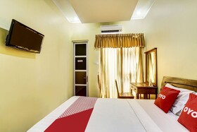 Super OYO 91036 Hotel Simpang Lima Gkpri