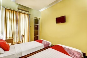 Super OYO 91036 Hotel Simpang Lima Gkpri