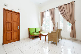 Trision Hostel by OYO Rooms