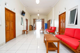 Trision Hostel by OYO Rooms