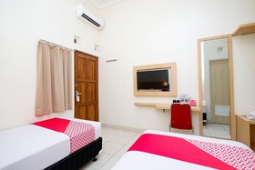 Trision Hostel by OYO Rooms