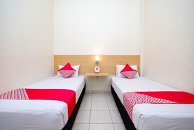 Trision Hostel by OYO Rooms