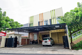 Trision Hostel by OYO Rooms