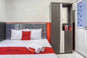 RedDoorz Syariah Near Tugu Gentan Jakal