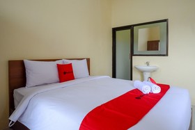 Punokawan Guest House by RedDoorz