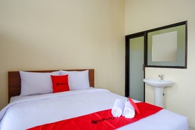 Punokawan Guest House by RedDoorz